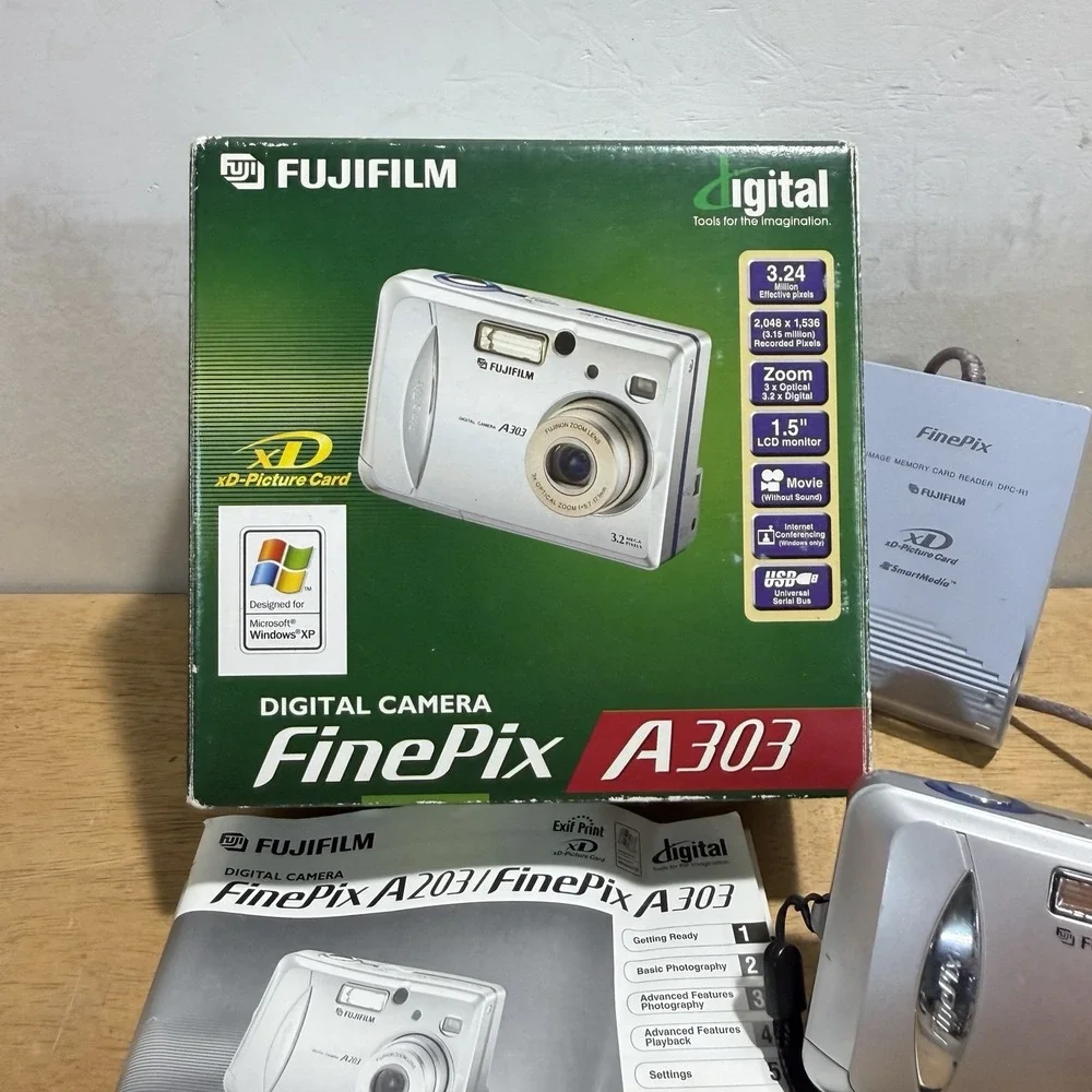 Fujifilm FinePix A303 3.2MP Y2K Digital Camera Silver Compact 3x Zoom Boxed